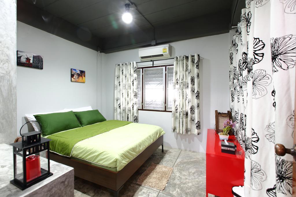 בנגקוק Mon Lodge & Yoga Donmueang חדר תמונה