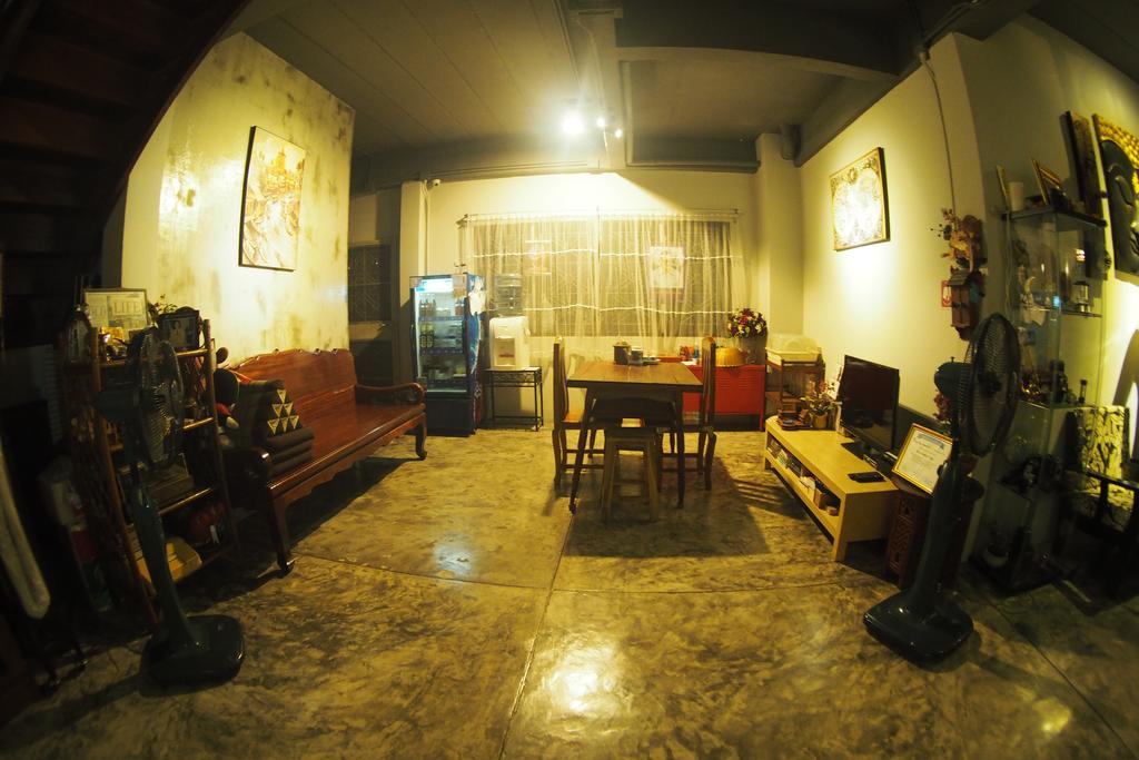 בנגקוק Mon Lodge & Yoga Donmueang מראה חיצוני תמונה