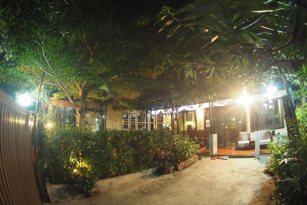 בנגקוק Mon Lodge & Yoga Donmueang מראה חיצוני תמונה